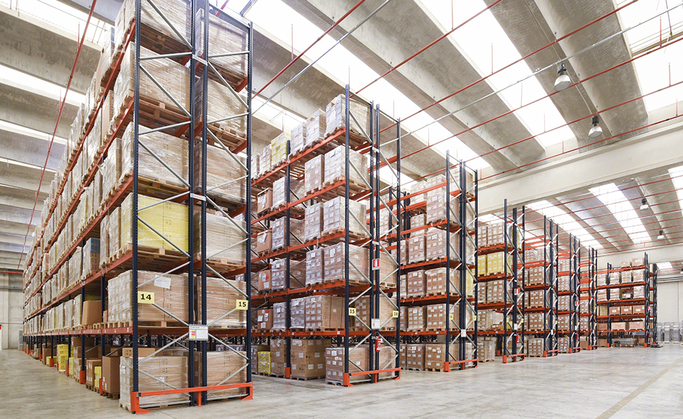 Mecalux ha fornito un totale di 32 file di scaffalature portapallet bifronti alte 8,5 m in tre aree del centro logistico