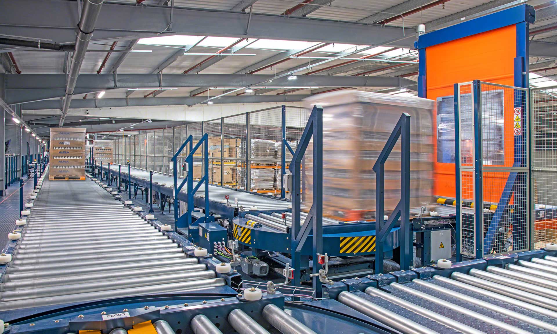 ALPLA installa un sistema di trasporto automatico nello stabilimento di Golborne (Regno Unito)