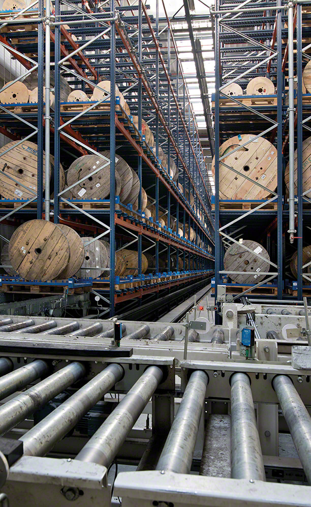 Le scaffalature per bobine sono in grado di stoccare fino a 1.200 pallet dal peso unitario massimo di 1.200 kg