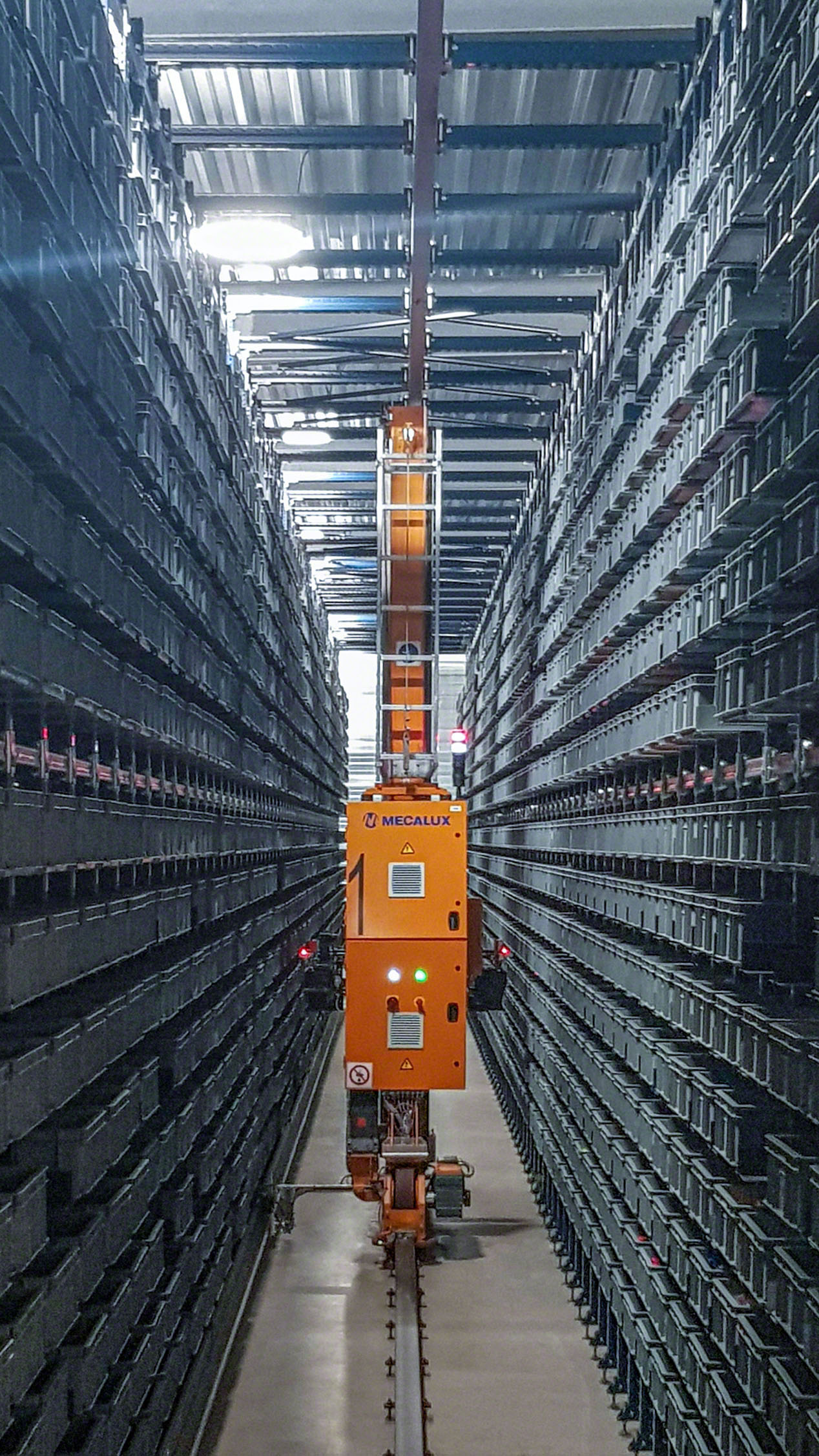 Stoccaggio automatico di 7.800 contenitori con pezzi di giocattoli