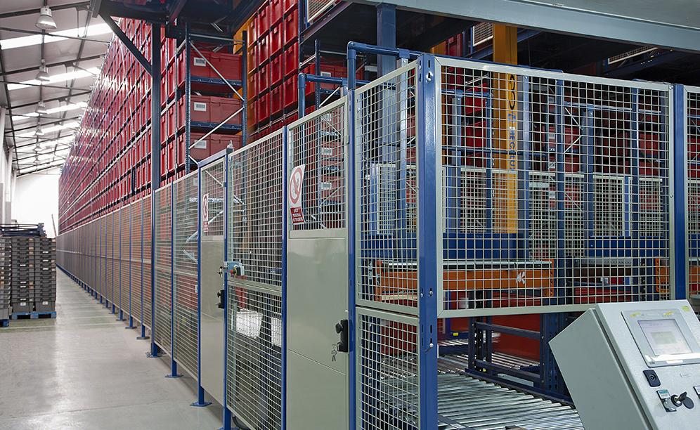 Unidroco dispone di un magazzino automatico miniload con una capacità di oltre 14.200 casse