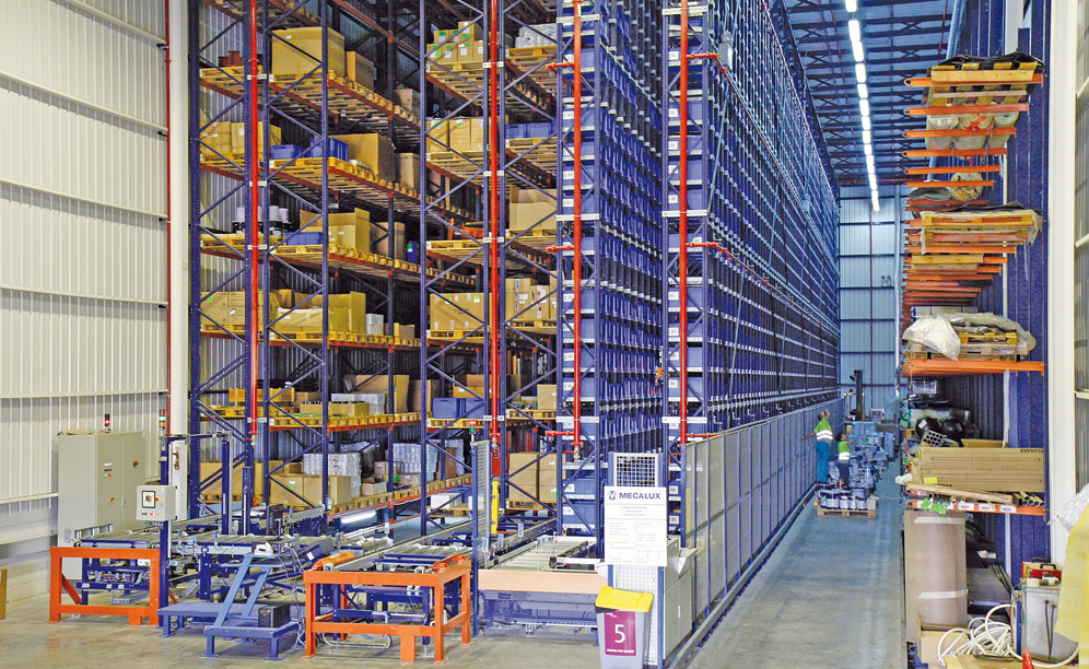Mecalux ha progettato un magazzino miniload per contenitori, un magazzino automatico per pallet e un magazzino con scaffalature cantilever destinato al materiale voluminoso