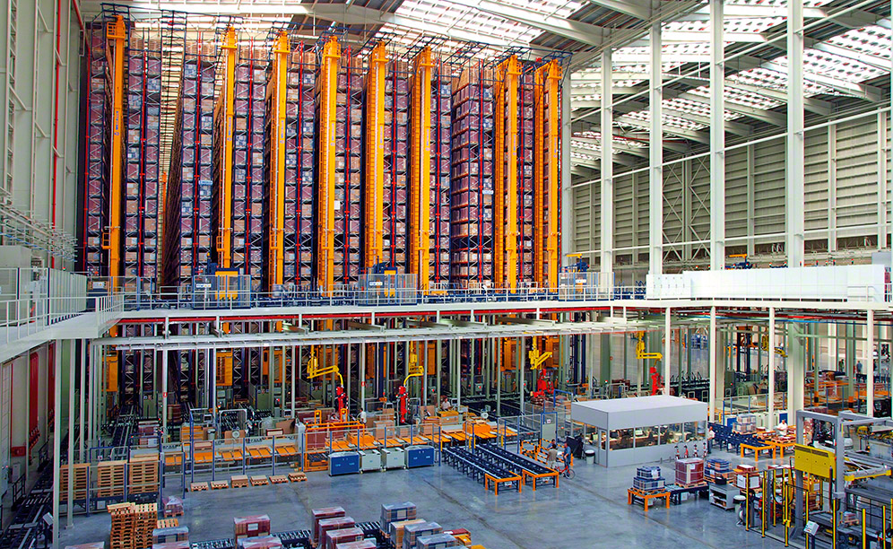 Il magazzino è lungo 160 m e alto 31 m. In totale, la capacità di stoccaggio ottenuta è di 65.320 posti pallet