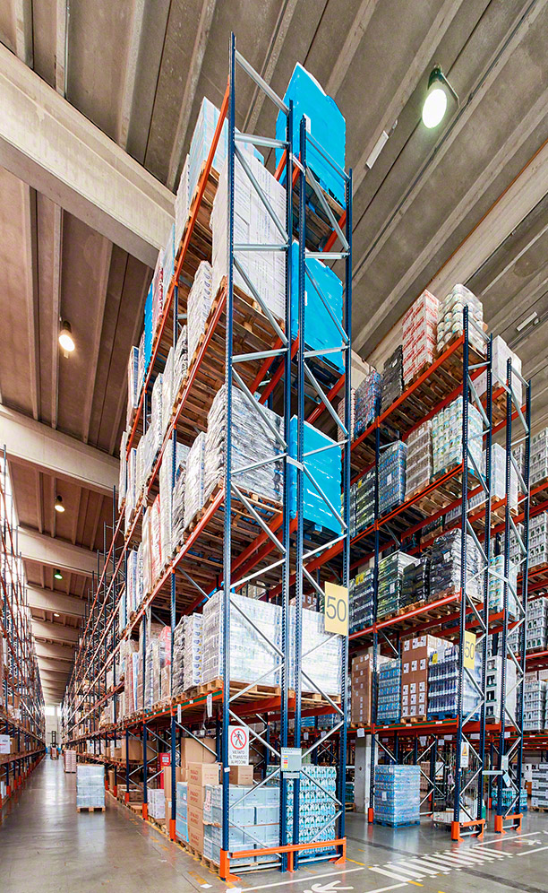Mecalux ha attrezzato il magazzino con scaffalature portapallet da 10,5 m di altezza e 116 m di lunghezza